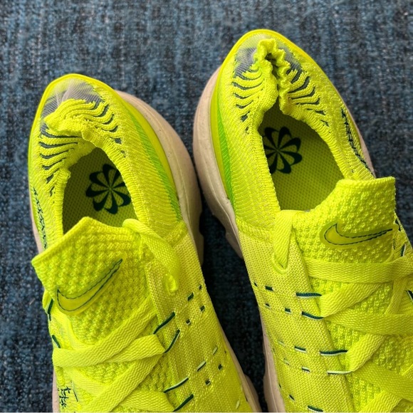 Nike Space Hippie 04 Sneakers in Light Lemon Twist - Picture 4 of 10